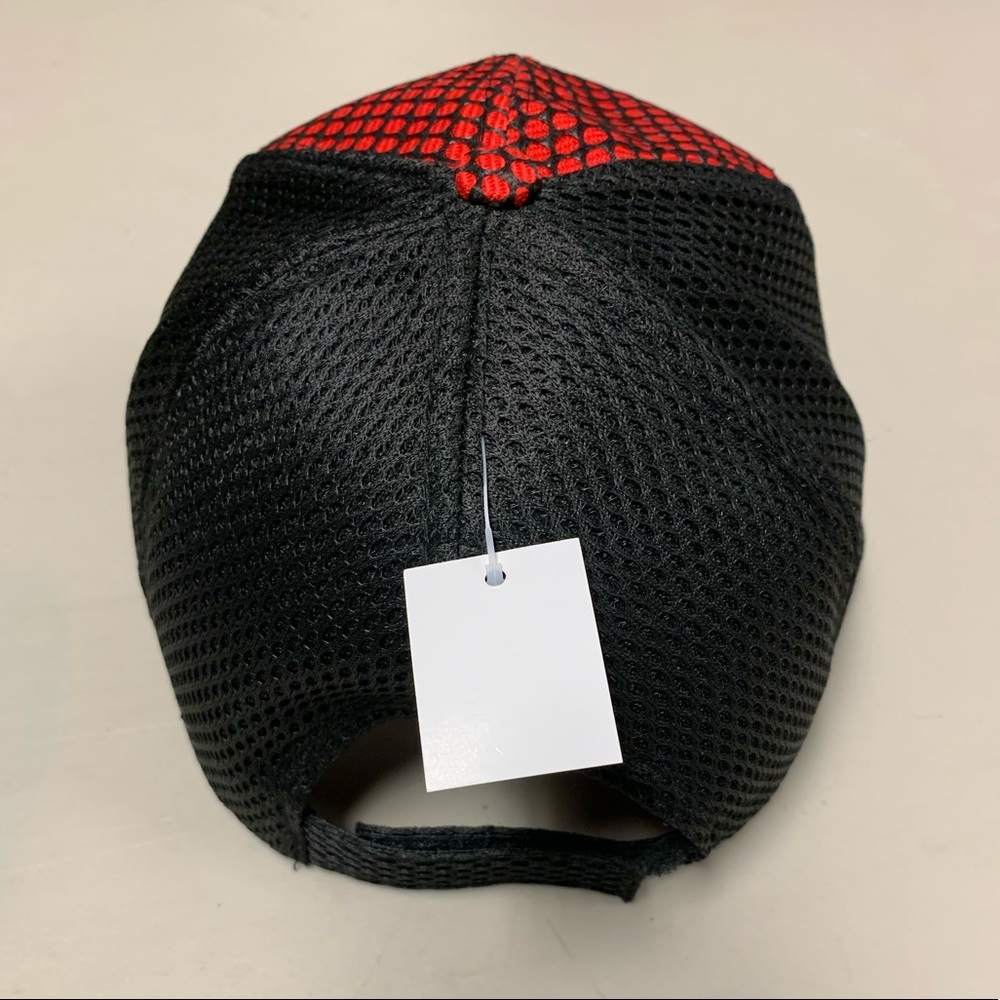 NYC hat Velcro adjustability red black - Picture 5 of 11